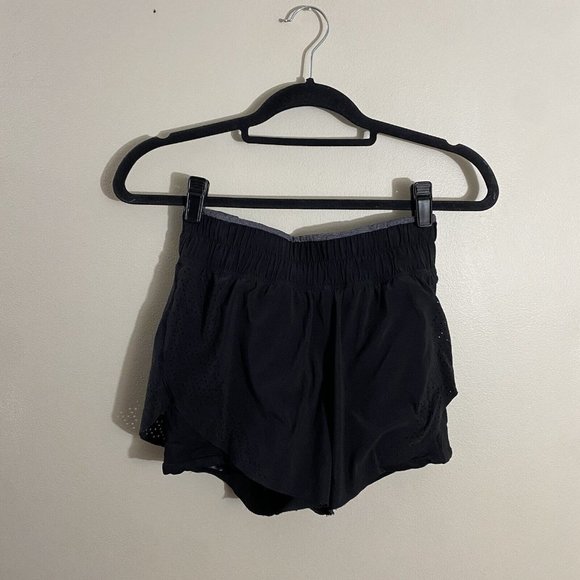 Lululemon black/grey athletic laser speed train short woman’s Size 4 - Picture 3 of 9